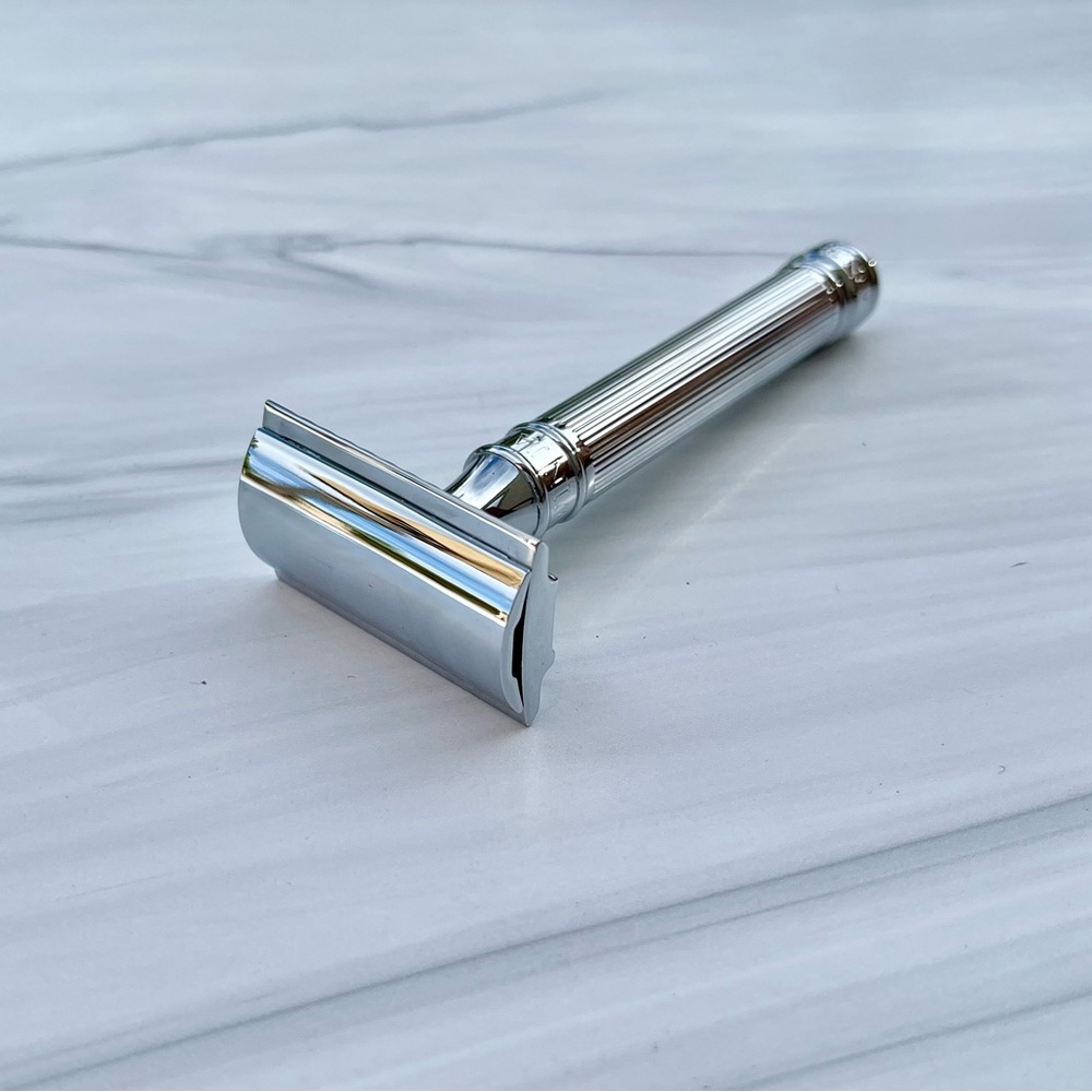 New - Never Used - CHROME DOUBLE EDGE RAZOR - LONG HANDLE